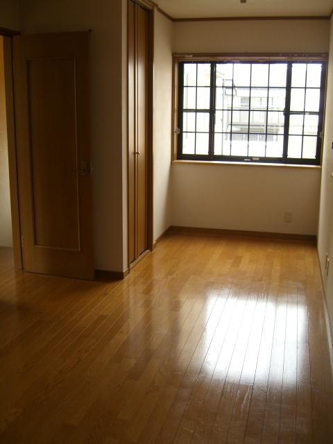 Non-living room. Indoor (11 May 2013) Shooting