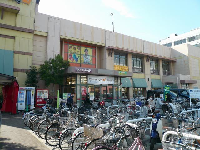 Supermarket. 613m to Daiei Gourmet City Imazu shop