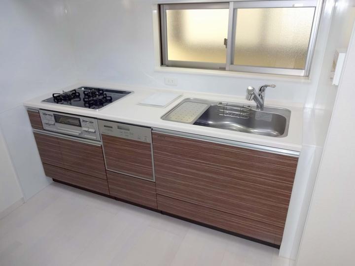 Kitchen. The width of the kitchen I am happy dishes with a dishwasher is also likely to spread!