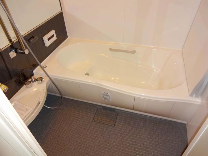 Bathroom. It is spacious, It is slowly seems to heal the tired! Beauty effect can be expected, There is also a mist sauna