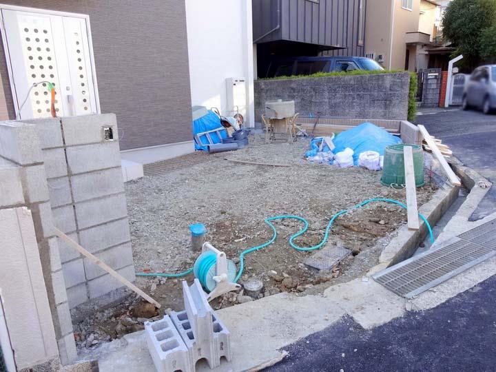 Local appearance photo. Since there are about 5.5m front road on public roads, Garage is very easy