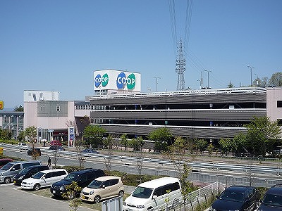 Shopping centre. 2253m to the Co-op (shopping center)