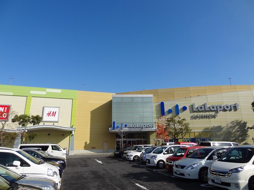 Shopping centre. H & M LaLaport to Koshien 1334m