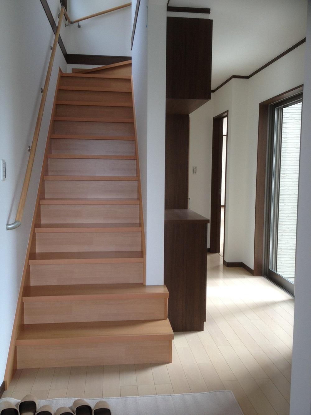 Other introspection. Stairs and corridors of the spacious meter module. It contains the bright light from the terrace