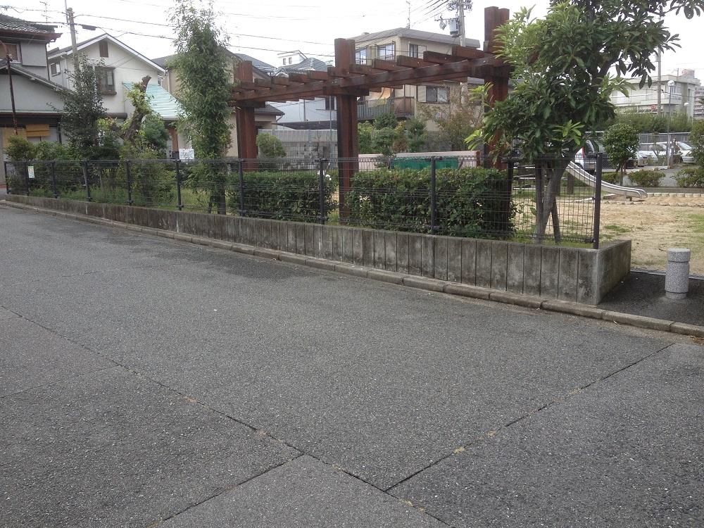 Other. Since the front of the eye has become a park, Also felt transitory of the four seasons