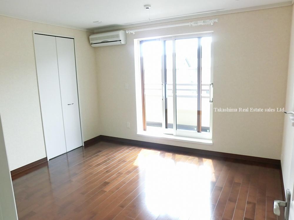 Non-living room. Second floor of 7.5 quires of Western-style.