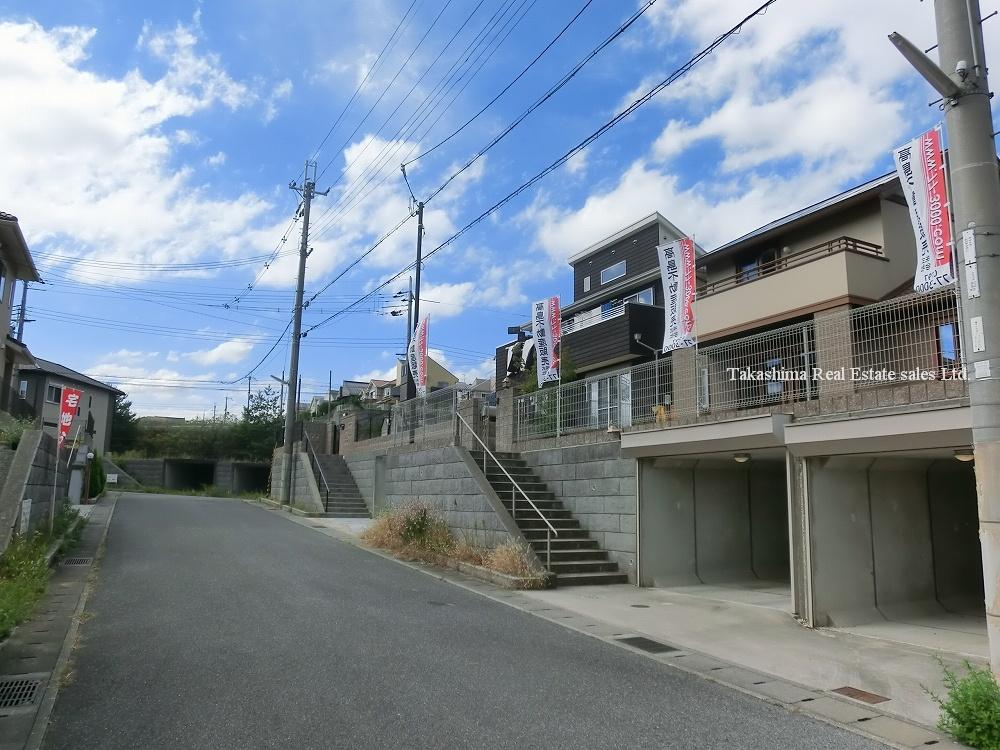 Local photos, including front road. We are comfortable with the front road 6 meters.