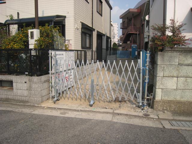 Local photos, including front road. Local (December 6, 2013) Shooting Near the entrance