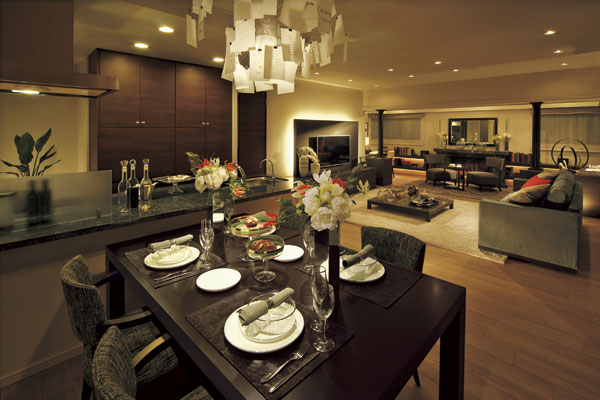Living.  [living ・ dining] While exudes a sophisticated modern design beauty, Living to wear a gentle relaxation ・ dining. Increase the gray beige flooring and magnificent to produce a graceful space adopted the joinery of Brown, By consuming attention to everywhere in the detail, Has been finished in high-quality space (A2 type menu plan model room / Compensation ・ There application deadline)