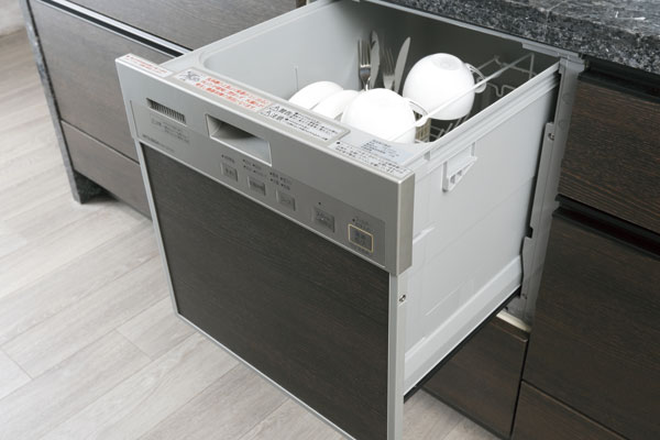 Kitchen.  [Dishwasher] Can be expected sanitary and water-saving effect, Housework efficiency will also be improved (same specifications)