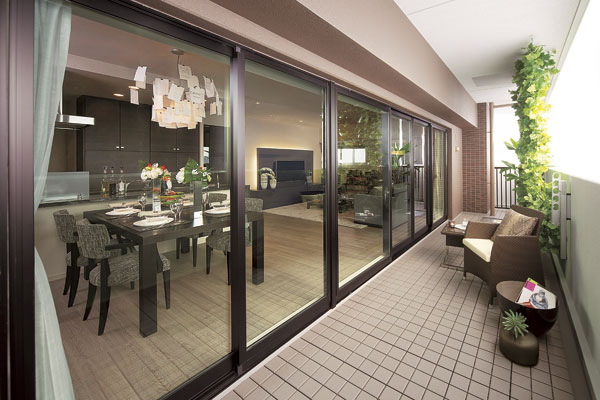balcony ・ terrace ・ Private garden.  [balcony] Under the blue sky, Guests can do fun lunch at refreshing mood, Nap wrapped in Sunny .... Such own way fun Mel balcony time of, Secure the space of the room. Such as convenient slop sink the hook and gardening for green curtains to block the sunlight of summer, It has been adopted facilities to produce a comfortable balcony life (A2 type menu plan model room / Compensation ・ There application deadline)
