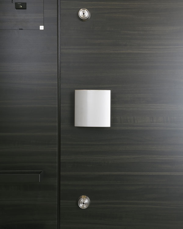 Security.  [Double Rock] Dwelling unit entrance key as measures to prevent picking damage, Adopt a dimple key. In addition entrance door has adopted a double lock that can be locked in two places, It has extended crime prevention (same specifications)