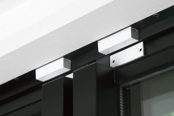 Security.  [Security sensors] Set up a crime prevention sensor to the entrance door and windows of all dwelling unit (except for some). Upon sensing abnormality in the sensor working, And "Central Security Patrols," "L.O.G (Lions ・ online ・ Guard) will be automatically reported to the System Center "(same specifications)