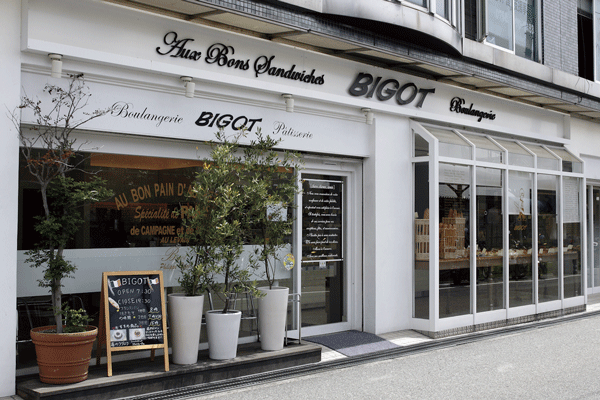 Surrounding environment. Vigo shop (2-minute walk ・ About 100m)