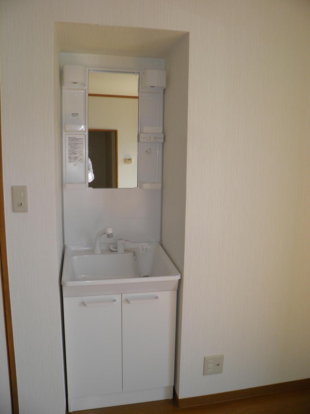 Wash basin, toilet. Indoor (10 May 2013) Shooting