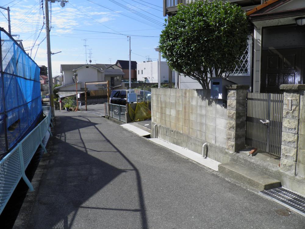 Local photos, including front road. Local (10 May 2013) Shooting