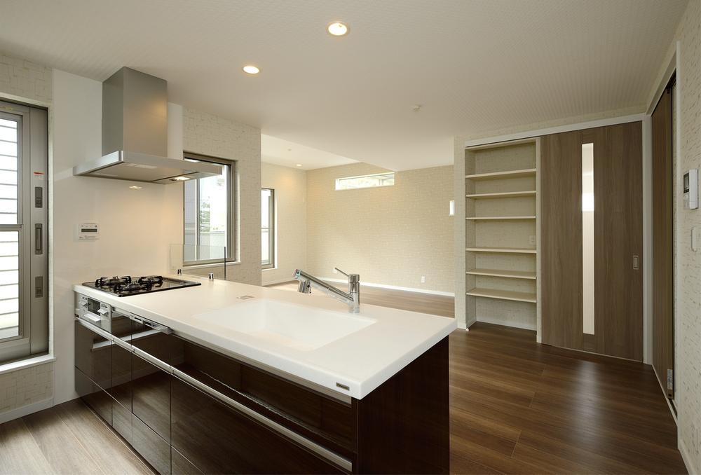 Kitchen. Indoor (11 May 2013) Shooting