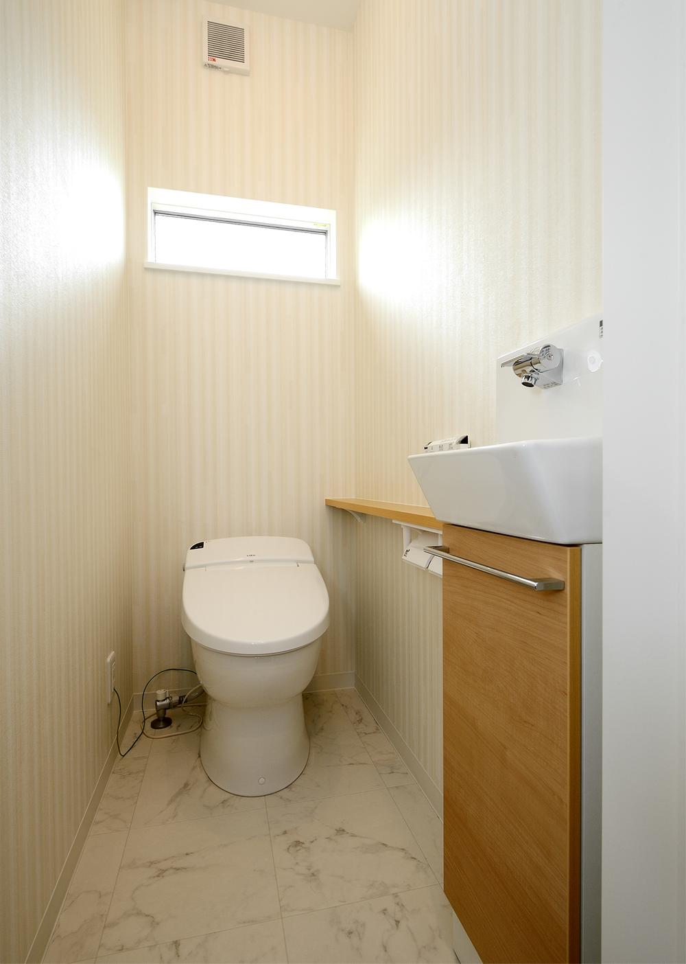 Toilet. Indoor (11 May 2013) Shooting