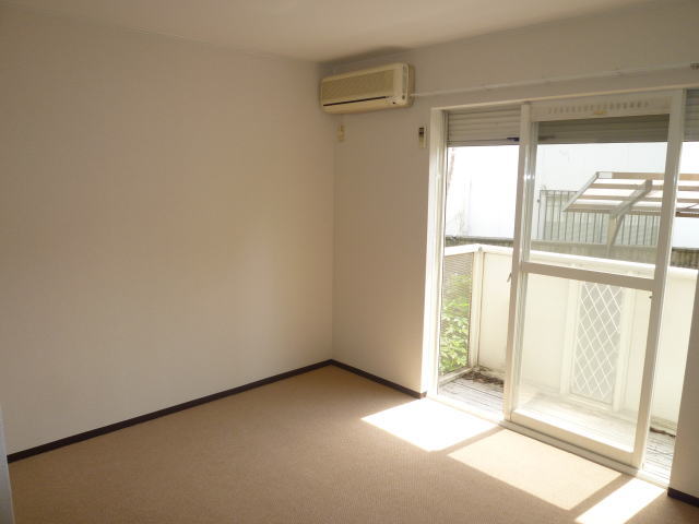 Living and room. Western-style 1