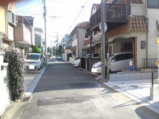 Local photos, including front road. Local (11 May 2013) Shooting