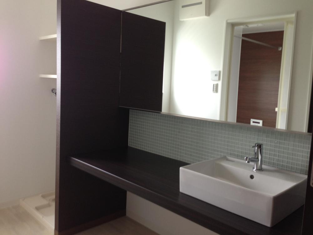 Wash basin, toilet. Indoor (July 2013) Shooting