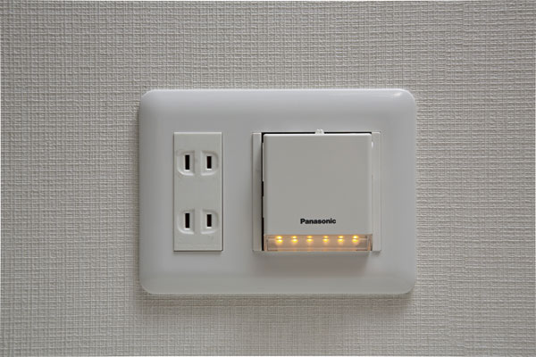 Interior.  [Home security lighting] During the event of a power outage, Home security lighting to illuminate the feet have been installed in the corridor (same specifications)