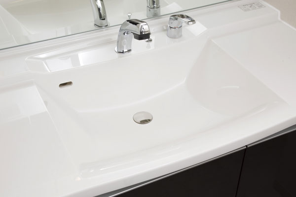 Bathing-wash room.  [Bowl-integrated basin counter] Bowl-integrated basin counter artificial marble that beauty shine. Also maintain cleanliness clean easily because there is no seam (same specifications)