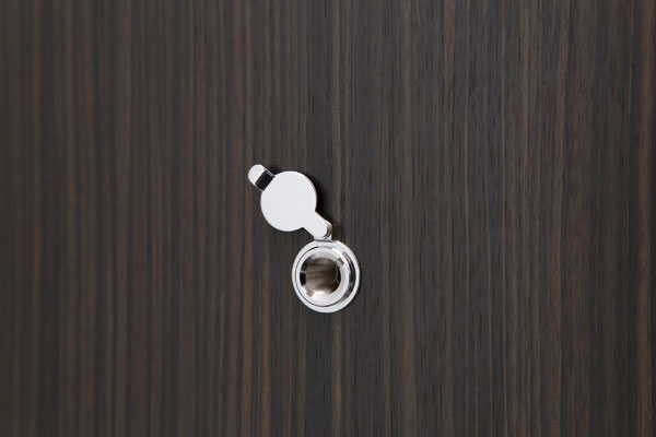 Security.  [Door scope with shutter] Set up a door scope you can see the entrance before the visitors from within the dwelling unit, With a shutter that is not peep from the outside it has been adopted. Also it is considered so easy to use for children, It has been installed in the up and down two places (same specifications)