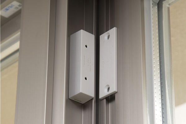 Security.  [Security sensors] To the entrance door and windows of all dwelling unit (except for some), Equipped with a magnet sensor. Check the unauthorized intrusion (same specifications)
