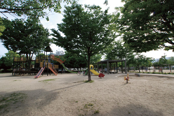 Surrounding environment. Araki of Forest Park (6-minute walk ・ About 450m)