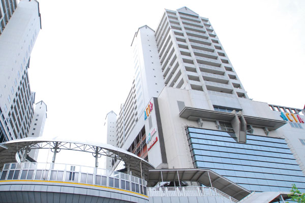 Surrounding environment. Actor Nishinomiya (19-minute walk ・ About 1450m)