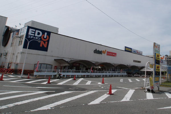Surrounding environment. Daiei Nishinomiya (a 1-minute walk ・ About 70m)