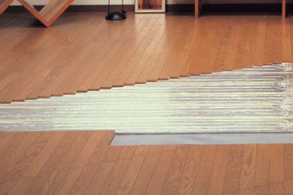 Living.  [Gas hot water floor heating] Not pollute the air, Pleasant warmth of the gas hot-water floor heating in the living of Zukansokunetsu ・ Has been adopted to dining (same specifications)