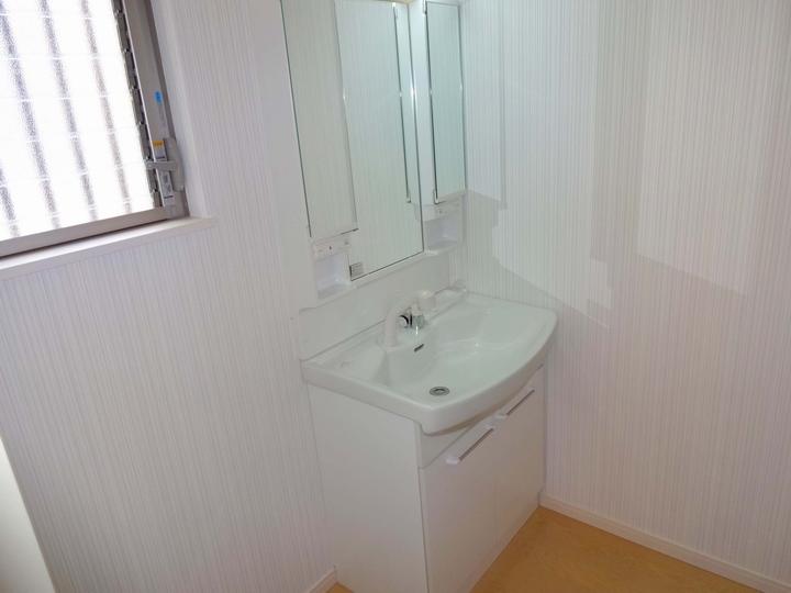 Wash basin, toilet. It is vanity space! There of course also Laundry Area.