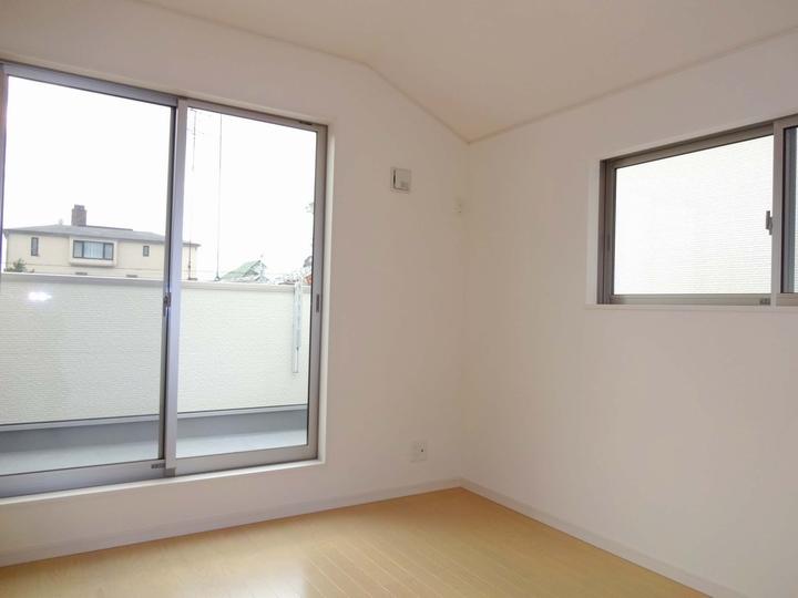 Non-living room. On the second floor Western-style There are three room, All the rooms will be two-sided lighting