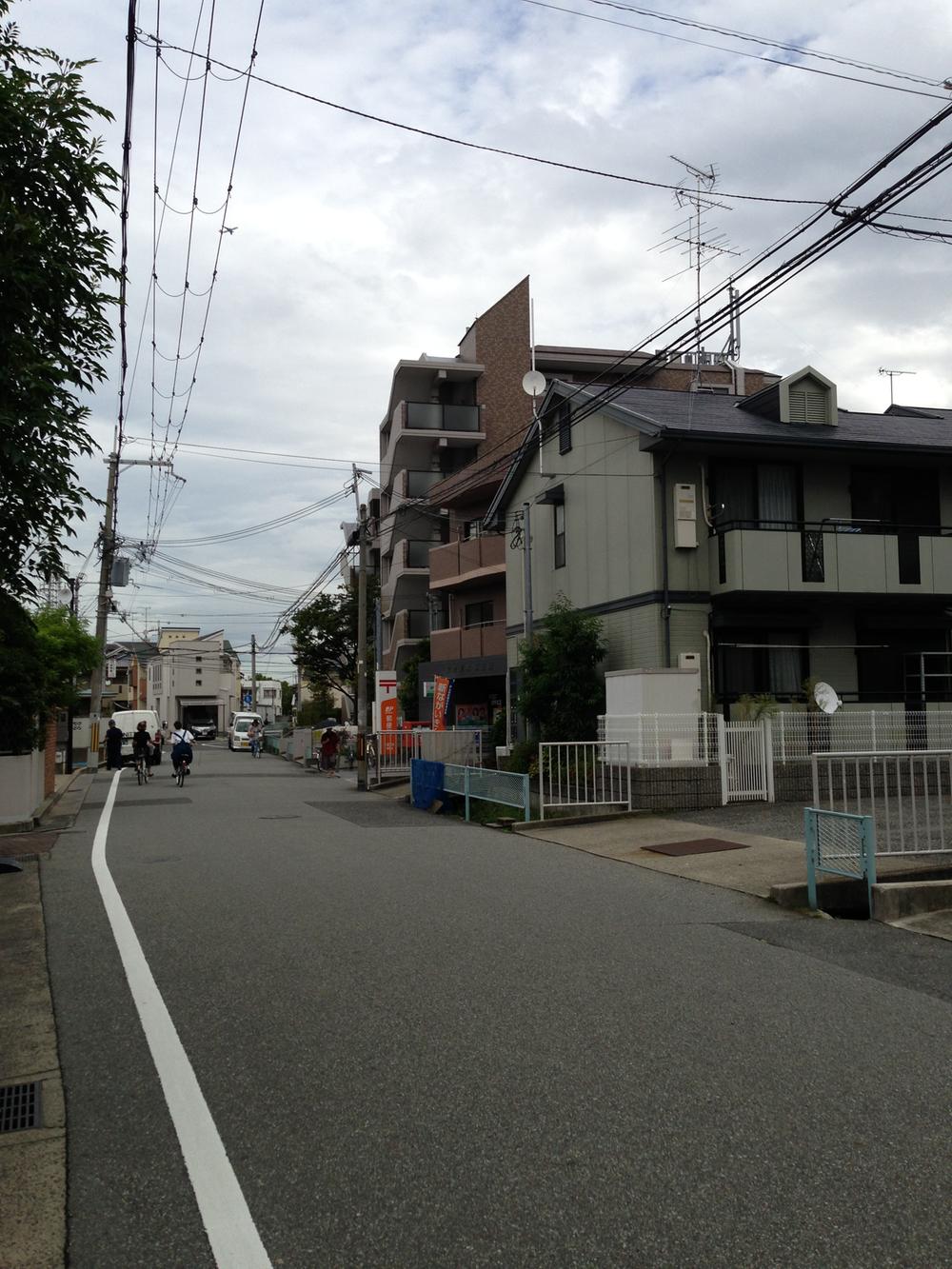 Local photos, including front road. Is broad front on public roads. 