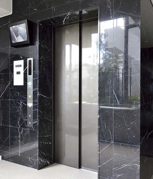 Security.  [Security Window ・ With elevator security camera] Elevator with security windows inside is visible from each floor (the first floor is excluded). Security cameras have been installed inside (same specifications)