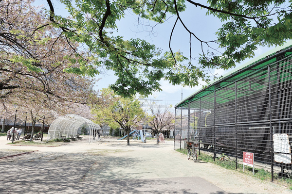 Surrounding environment. Moon village park (3-minute walk ・ About 180m)