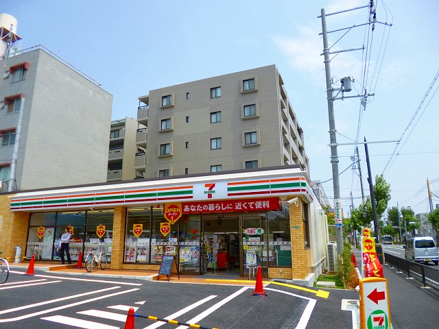 Convenience store. Seven-Eleven (convenience store) to 350m