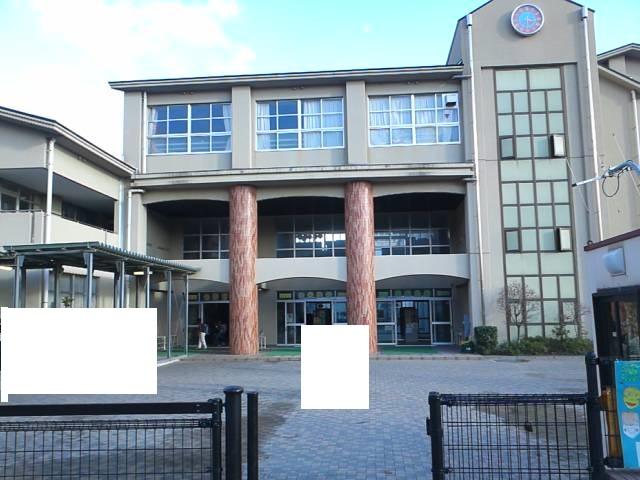 Primary school. 359m to Nishinomiya Municipal Uegahara Elementary School