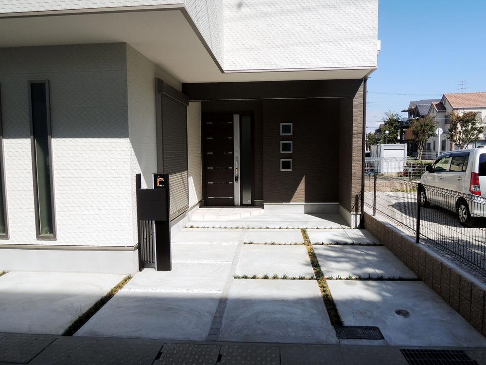 Local photos, including front road. Local shooting