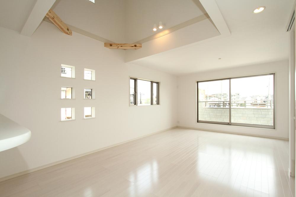 Living. Full of sense of openness living