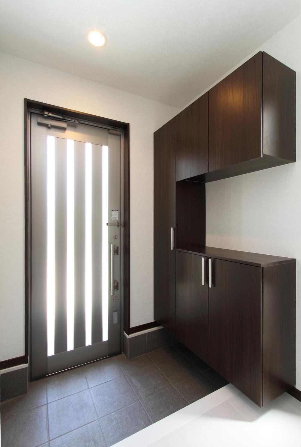 Entrance. Spacious entrance