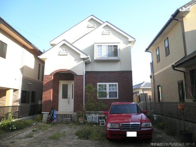 Local appearance photo. May 2001 architecture