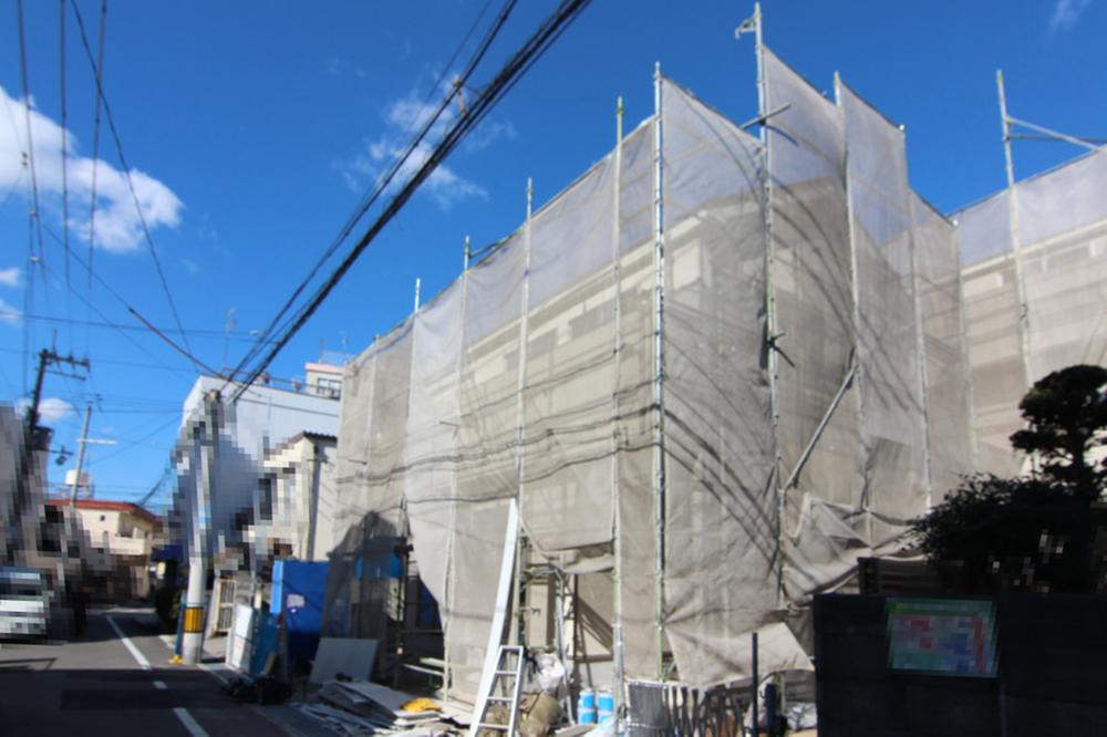 Local photos, including front road. ◆ Local Photos