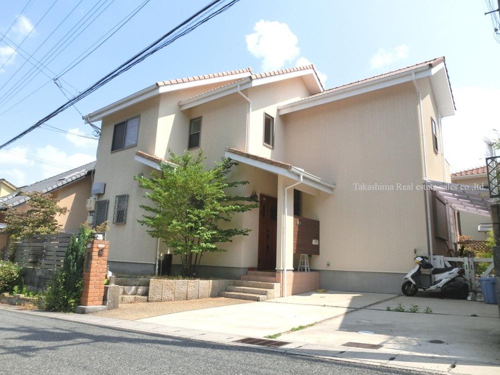 Local appearance photo. Land in the 2005 building is with a spacious 67 square meters. 