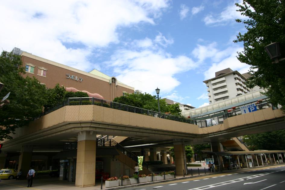 Shopping centre. Until Laporte North Building 2237m