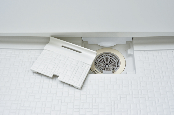 Bathing-wash room.  [Kururin poi drainage port] To generate a "vortex" in the rest of the bathtub hot water, Since summarizes the hair and dust by the effect of the vortex, Cleanup is easy (same specifications)