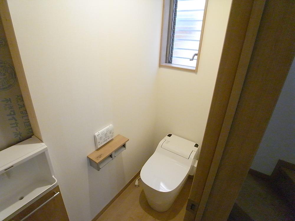 Toilet. Indoor (December 14, 2013) Shooting