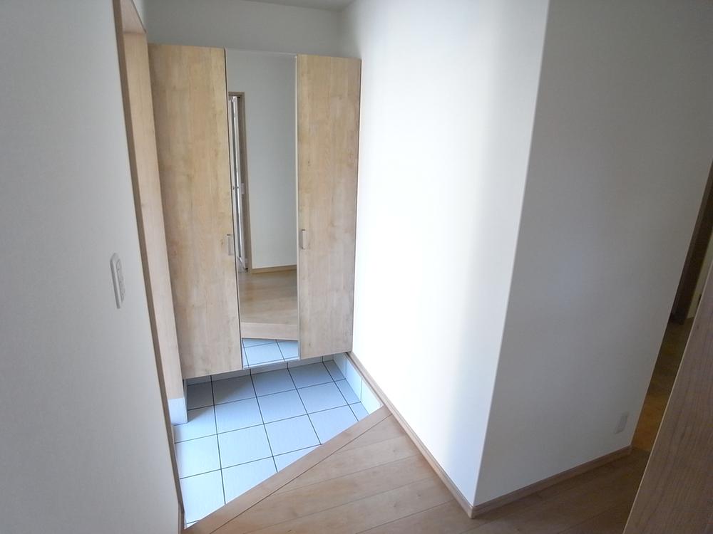 Entrance. Indoor (December 14, 2013) Shooting